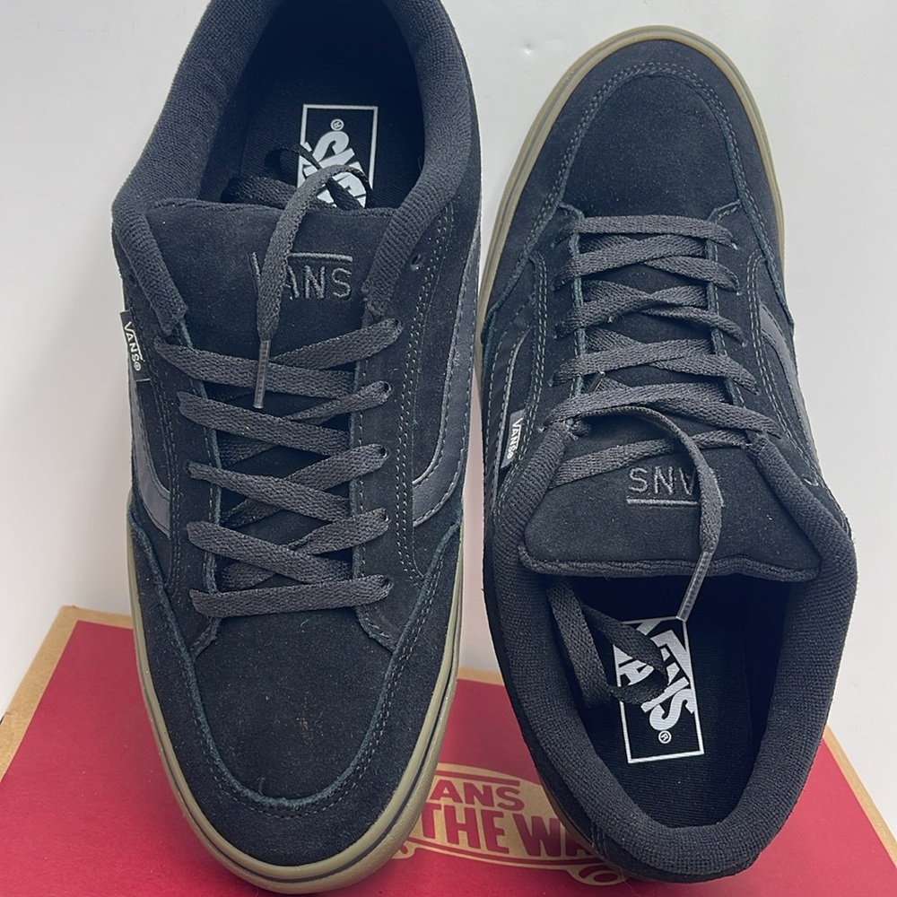 Vans Women’s Bearcat
Black/Dark Gum
VN000DT239L
Sneakers - Picture 10 of 16